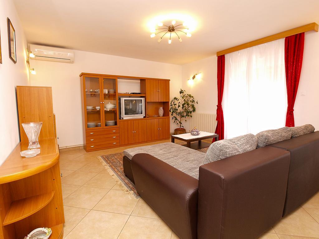 Apartments Munida 734 Медулин Екстериор снимка